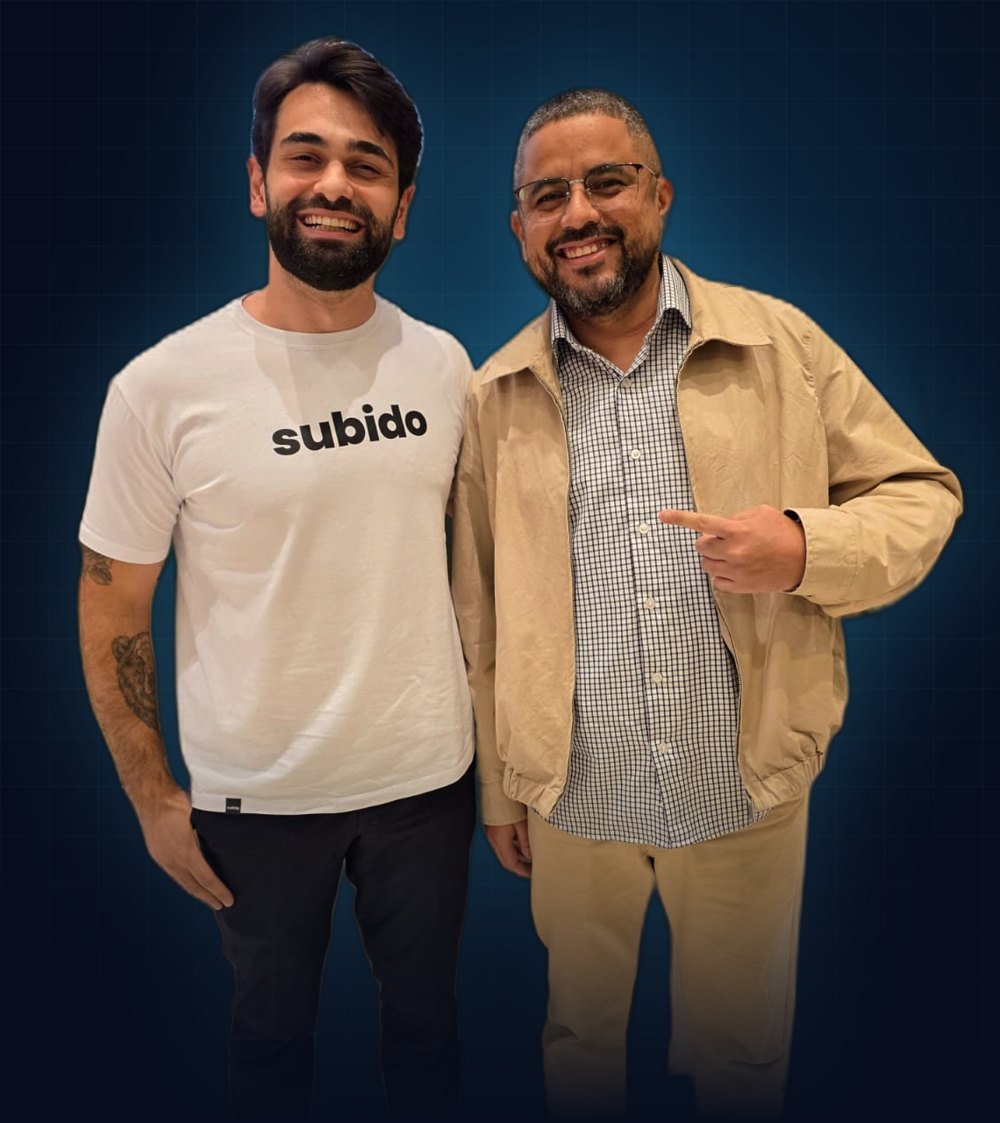 Israel Maciel, à direita, ao lado de Pedro Sobral na mentoria Subido Pro